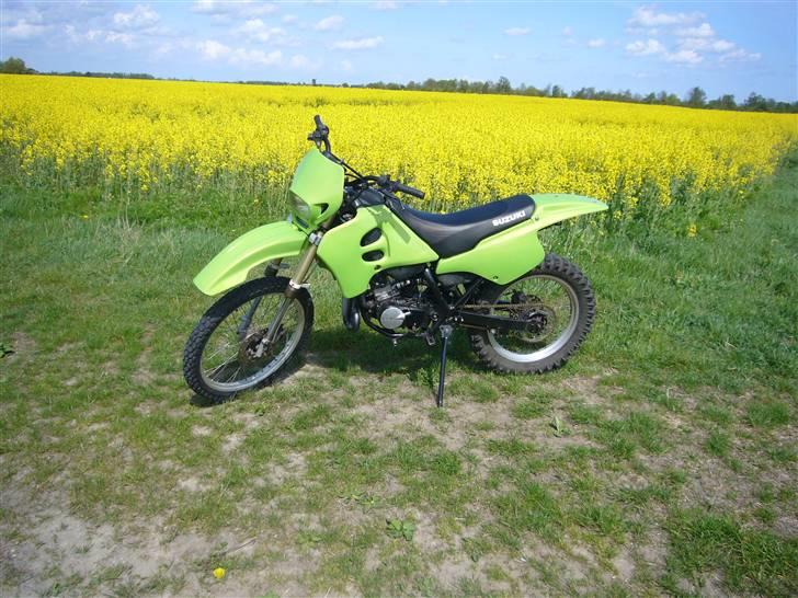Suzuki rmx (BYTTET) - Man kan ikke rigtig se efekten i lakken der meget federe i virkeligheden billede 2