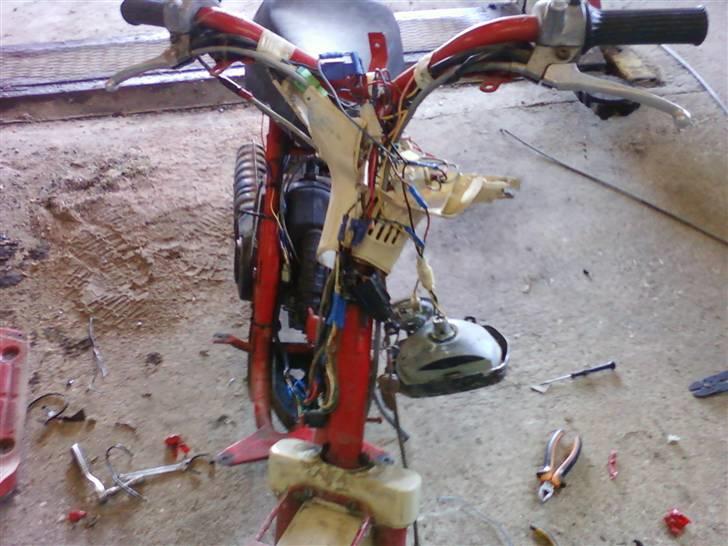 Yamaha Passola SA50"Projekt 80%" - Er ved at samle ledningerne ordenelig billede 3