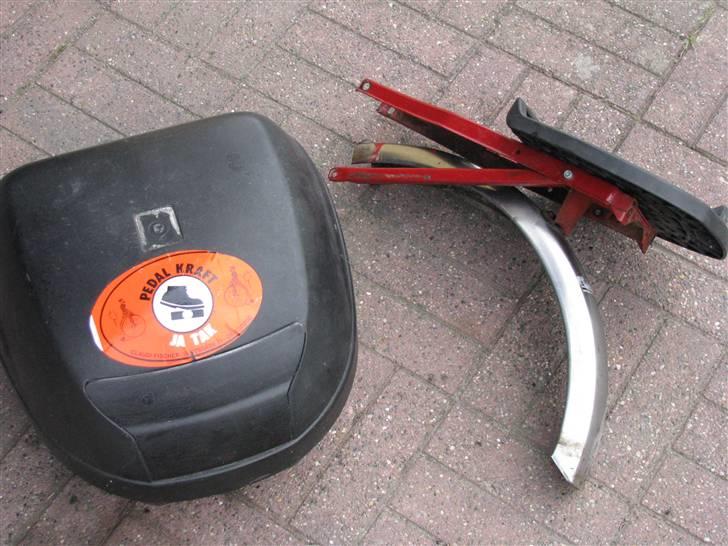 Vespa Ciao "ciao'en" - Genialt klistermærke, og kræftedeme om der kan være nogle bajere i den :O  billede 6