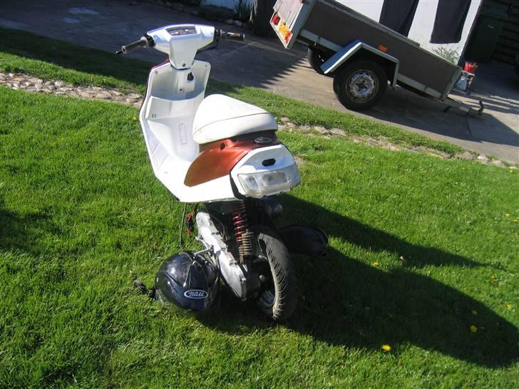 Yamaha jog ( solgt) billede 3