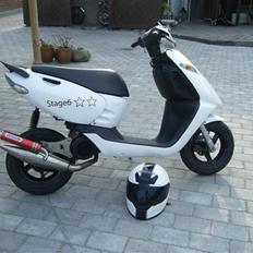 Aprilia Sonic White Edition