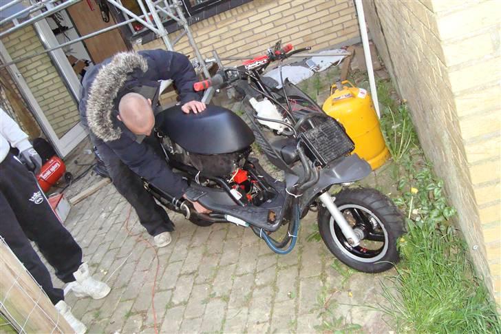 Aprilia sonic R-setup Lc - Jon mente lige at han kunne starte den på Svinghjulet. Men nej.. billede 16