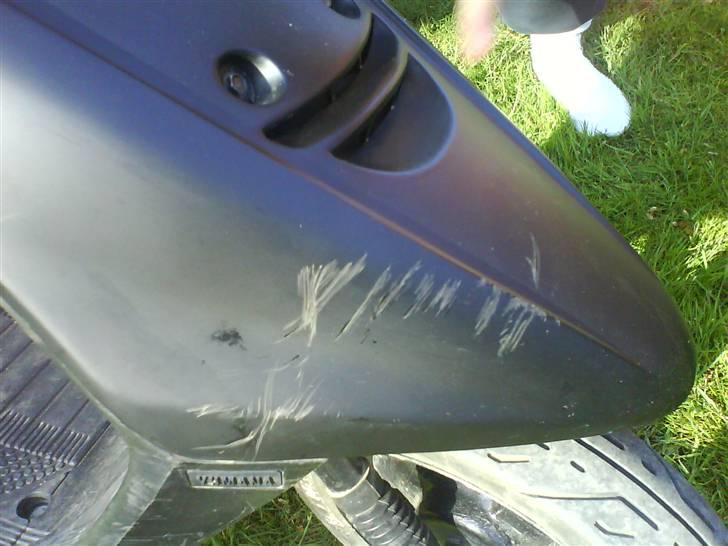 Yamaha Jog AS (Byttet til Dax) - Der er kommet en grim rids, har prøvet at farve med en sort tuds..  billede 11