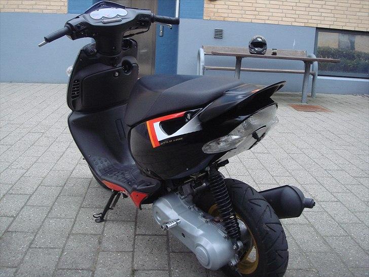 Aprilia sonic GP jubilærums model billede 2