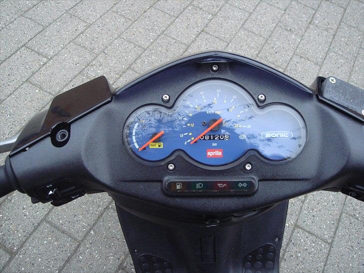 Aprilia sonic GP jubilærums model billede 3