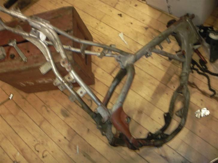 Suzuki rmx (BYTTET) - inden sandblæsning meget klamt. billede 11