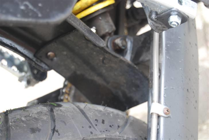 Gilera SMT [ SOLGT ] - Ekstra stykke på bagskærm, for beskyttelse af støddæmper billede 15