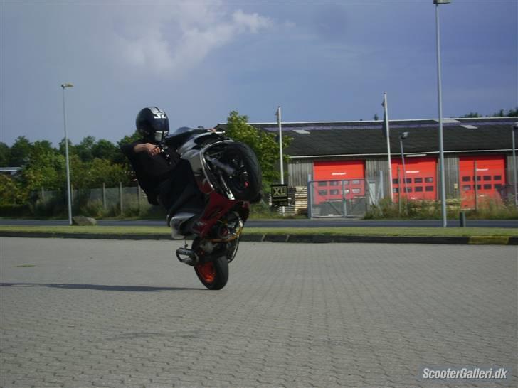 Yamaha jog rr 23,97hk solgt - så blev den bygget op igen og det ser ikk helt dårlig ud :D billede 2