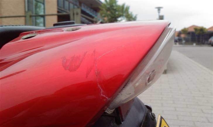 Baotian Rebel - Fik den ikke sat ordentligt på støttebenet, og så vælter den, og får en "flænge" - har dog fået det limet sammen. billede 7