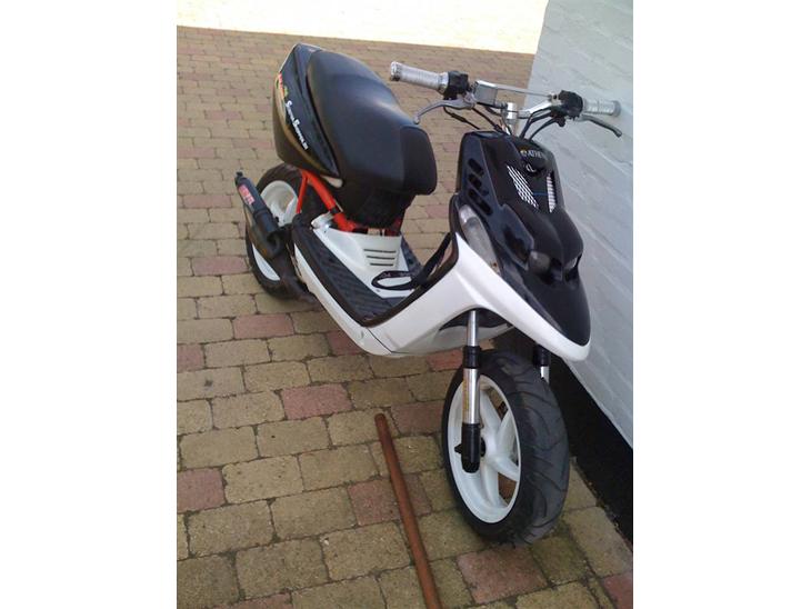 {{currentPhoto.altText}} billede {{currentPhoto.number}}