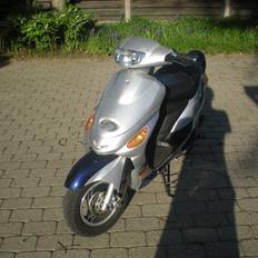 Zhongyu Listo yiring stranger. solgt.