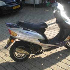 Zhongyu Listo yiring stranger. solgt.