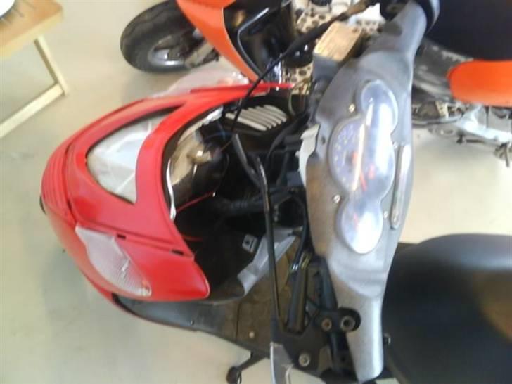 Aprilia sonic S6R  - lige ved og monter std styr og alt det der billede 9