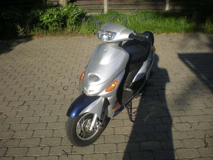 Zhongyu Listo yiring stranger. solgt. billede 1