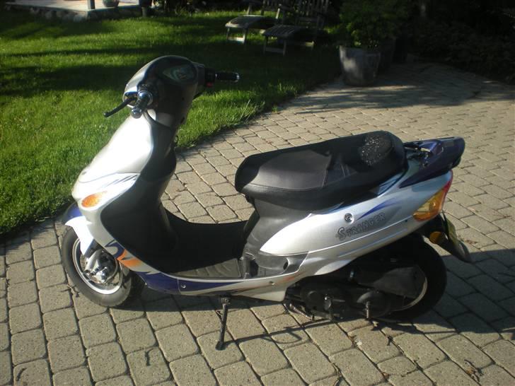 Zhongyu Listo yiring stranger. solgt. billede 2