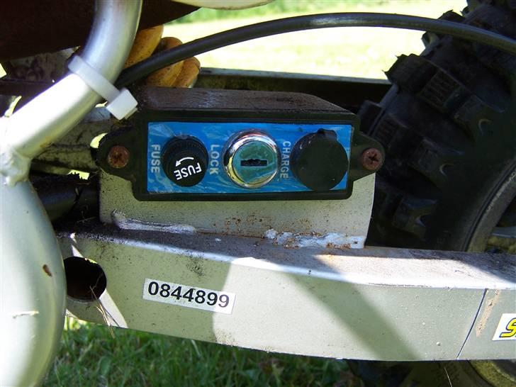 MiniBike midibike med pocketmotor - boksen til nøgle og oplader til batteri billede 2