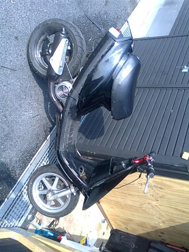 Yamaha Jog/Jogr - NYE BILLEDER ER DEM MED SORTE SKJOLDE :P  billede 1