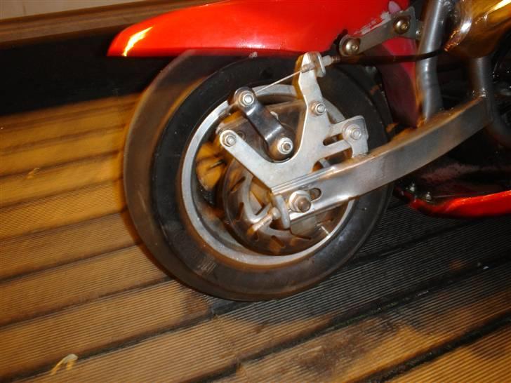 MiniBike Pocketbike - bagdæk med skivebremse, lidt af skærmen er knækket men det har ingen betydning overhovedet (; billede 5