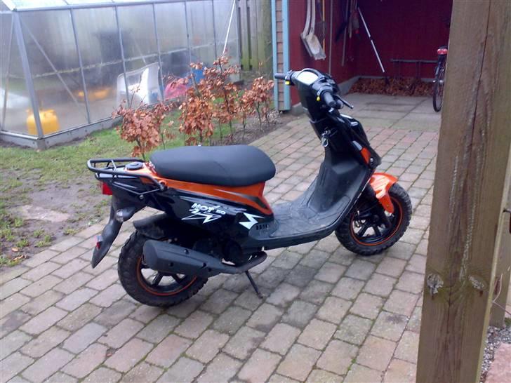 PGO Hot 50 (Sort/Rød) billede 2