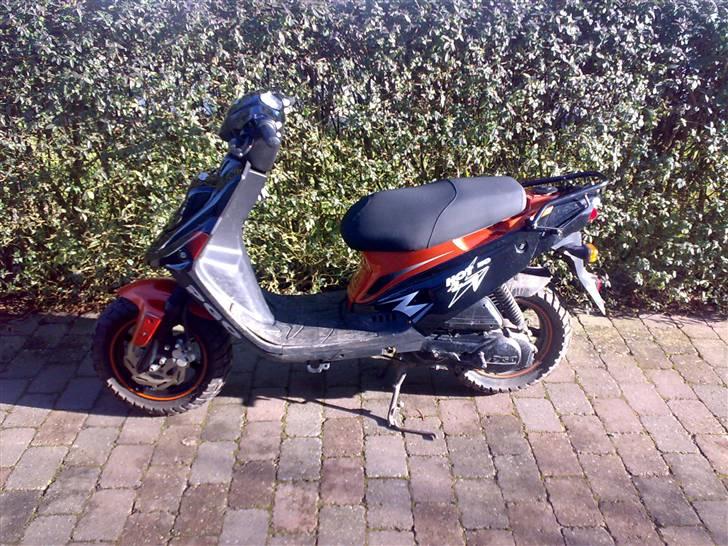 PGO Hot 50 (Sort/Rød) billede 5