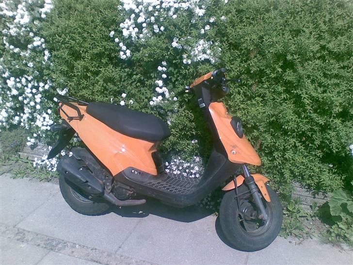 PGO Hot50 "Posten" Hærværk billede 3