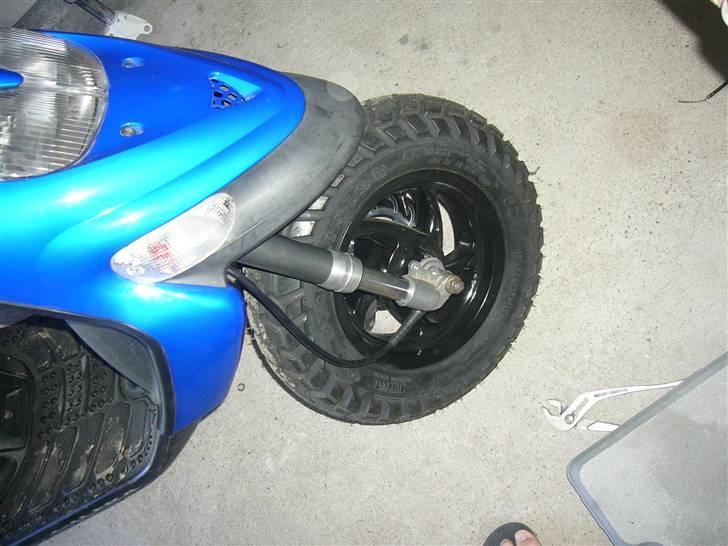 Gilera Stalker - Lige den nyere forgaffel og autolakeret forhjul med moto master flame!!! billede 8