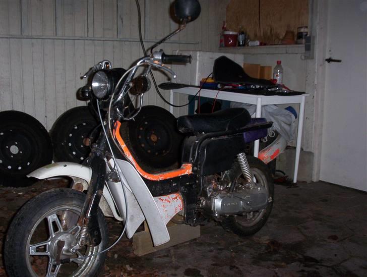 Suzuki FZ50 - Sådan så den ud da jeg hev den frem efter 5 år i et støvet skur... billede 2