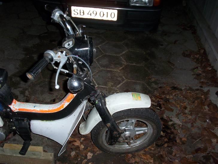 Suzuki FZ50 - Sådan så den ud da jeg hev den frem efter 5 år i et støvet skur... billede 3