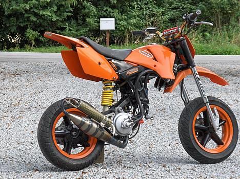 Suzuki Ssm KTM [solgt] - så blev den lidt hvi´ billede 1