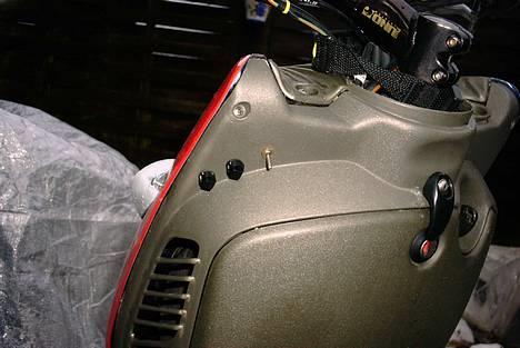 Aprilia Sonic - Har sat kontakterne her for at de ikke fylder på styret. billede 2