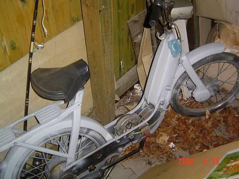 Vespa ciao - Her er den Ciao jeg lige har købt af en fra min klasse den er jeg i gang med at lave et lille forsøg med.. billede 7