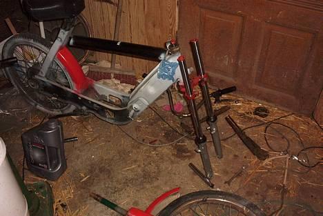 Vespa ciao - her ses min ciao med en Suzuki dm50 forgaffel, jeg mangler bare forhjul og en topplade. billede 6