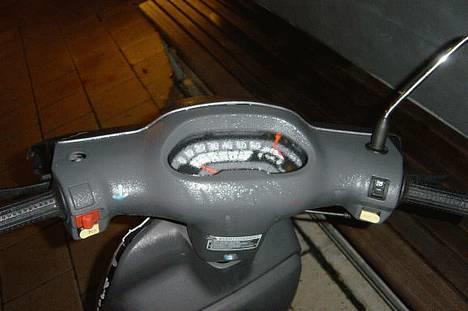 Honda Vision - Speedometeret er også nogenlunde intakt... billede 4