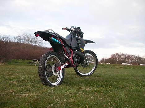 Suzuki Koenig'RMX LC "solgt" - klistermærkerne er kommet på. billede 4