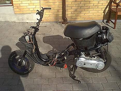 Yamaha Jog AS - Ja sådan står den altså, der er et stykke vej endnu billede 1