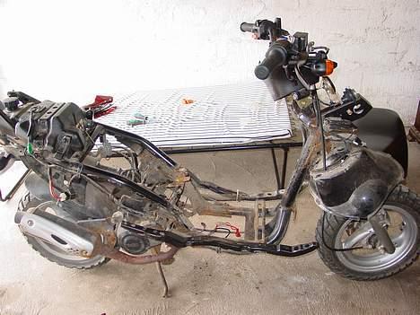 PGO T-Rex - SOLGT!!!! - Her kan man lige danne sig en ide om hvordan den har set ud da jeg skilte den ad, det er første gang jeg prøvede det så det var spændende! billede 2