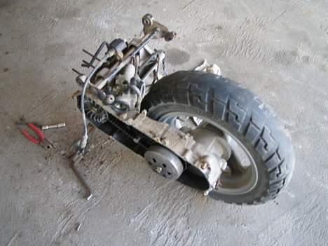 PGO T-Rex - SOLGT!!!! - Ja selv motor og variator blev skilt, der var faktisk intet der IKKE blev skilt ad for den skulle jo ordnes... billede 4