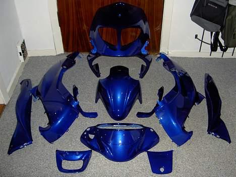 PGO T-Rex - SOLGT!!!! - JAAA så kom skjoldene hjem fra maler! jeg kan godt lide blå og blev rigtig glad da jeg så den farve som min maler havde fundet... billede 5