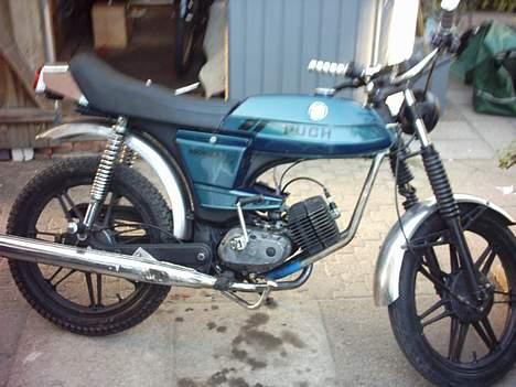 Puch Monza Juvel 3 - x - det var så sådan den så ud i sommeren 2004. (På dette billede har den yamha skrå A 5,5 hestes tun rør på med monza 28 MM forrør. Fuck den gik godt med det) billede 3