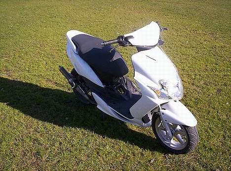 Yamaha Jog R **Fredes** - Før for fælg og tingende blev lavet billede 1