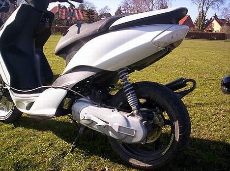 Yamaha Jog R **Fredes** - Før for fælg og tingende blev lavet billede 3