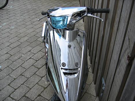 Yamaha jog - På de billeder er den ik færdig. men det er den nu. har bare ik taget billeder. den er rigtig fed billede 2