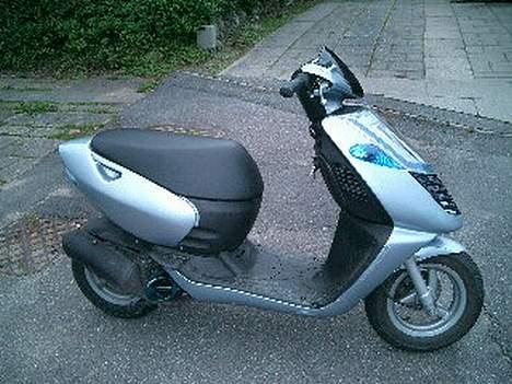 Aprilia Sonic, SOLGT - før... eller det var efter jeg stylede den første gang med blinklys og sårn =) billede 7