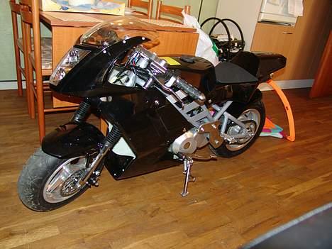 MiniBike pocketbike SOLGT. - Et billede før den blev omlakeret billede 1