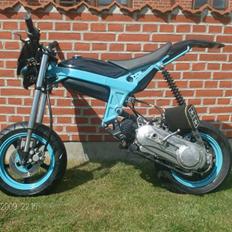 Suzuki street magic solgt