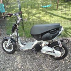 Aprilia Sonic Evo II LC solgt.