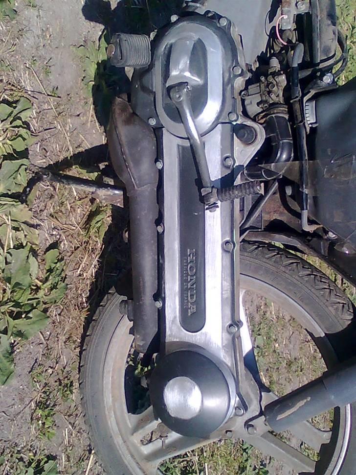 Honda wallaroo solgt - Home made :D. det modsat poleret end min scooter brothers så vi kan kende foreskelv :P. billede 3