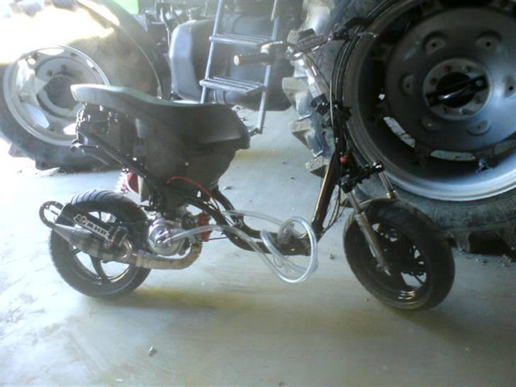 Yamaha Neos ts  - så kom motoren på stelet  billede 5