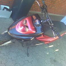 PGO Hot 5o .Taget af panserne