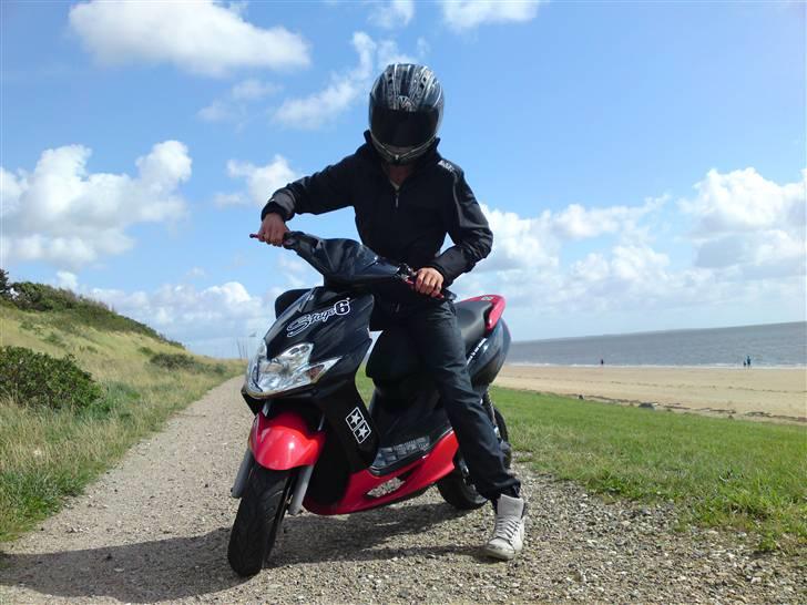Yamaha Jog R S6R ac  - Jaja jeg kører med stil :P  billede 4